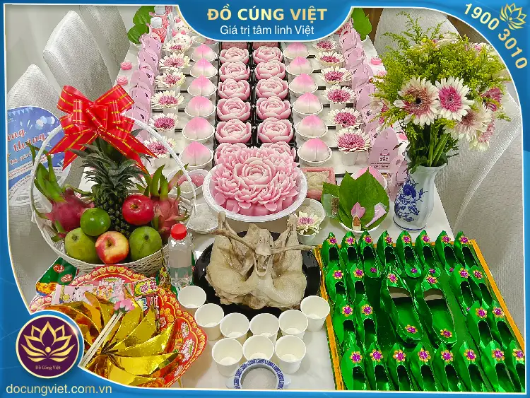 Hình ảnh sắp xếp bình hoa trên mâm cúng