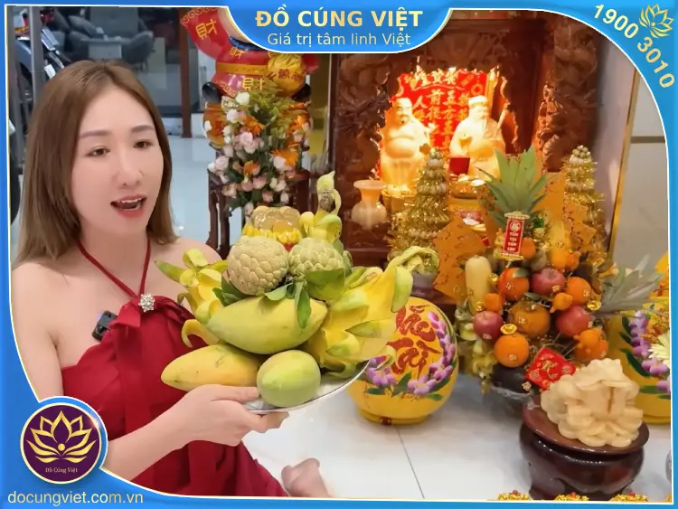 Nguyễn Huỳnh Như cúng thần tài