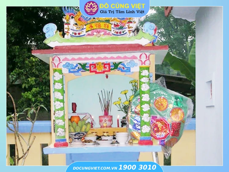 Lễ vật cúng cây hương ngoài trời