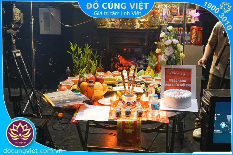 Mâm cúng khai máy và đoàn phim